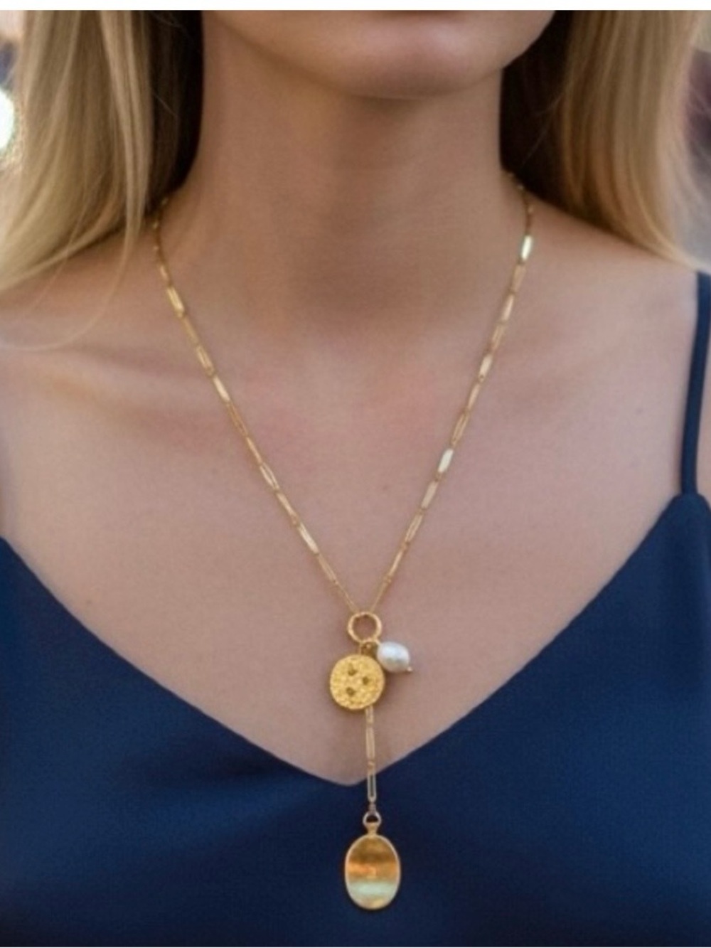 Gold Tone Pendant Lariat Necklace with Pearl Accent